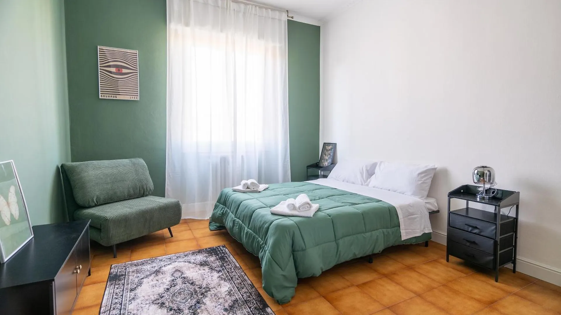 The English Flat - Rozzano, Milano 0*, Rozzano Italy
