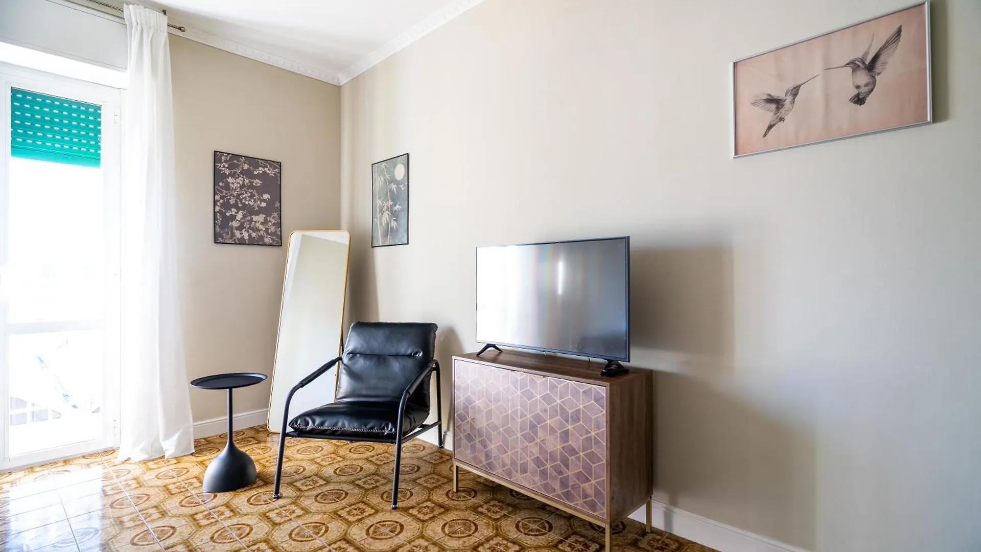 The English Flat - Rozzano, Milano 0*, Rozzano